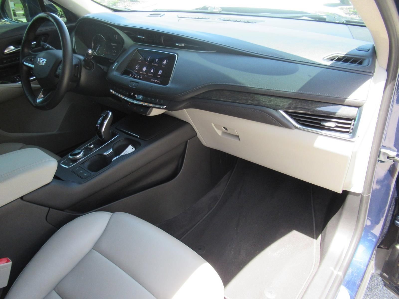Used 2020 Cadillac XT4 Premium Luxury w/ Driver Awareness Package FWD image 10