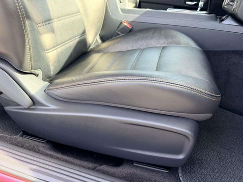 Used 2014 Dodge Challenger SXT image 11