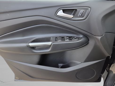 Used 2019 Ford Escape SE image 28