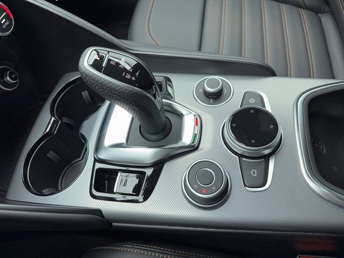 New 2025 Alfa Romeo Giulia w/ Driving Assist Package image 27
