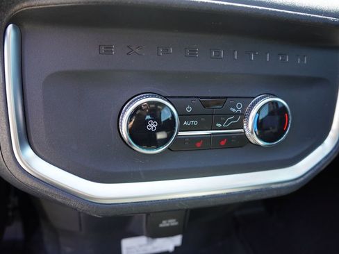 Used 2025 Ford Expedition Max Platinum AWD/4WD image 4