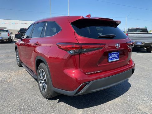 Used 2023 Toyota Highlander XLE image 21