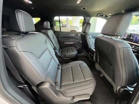 Used 2026 Chevrolet Traverse LT w/ Driver Confidence Package AWD/4WD image 16