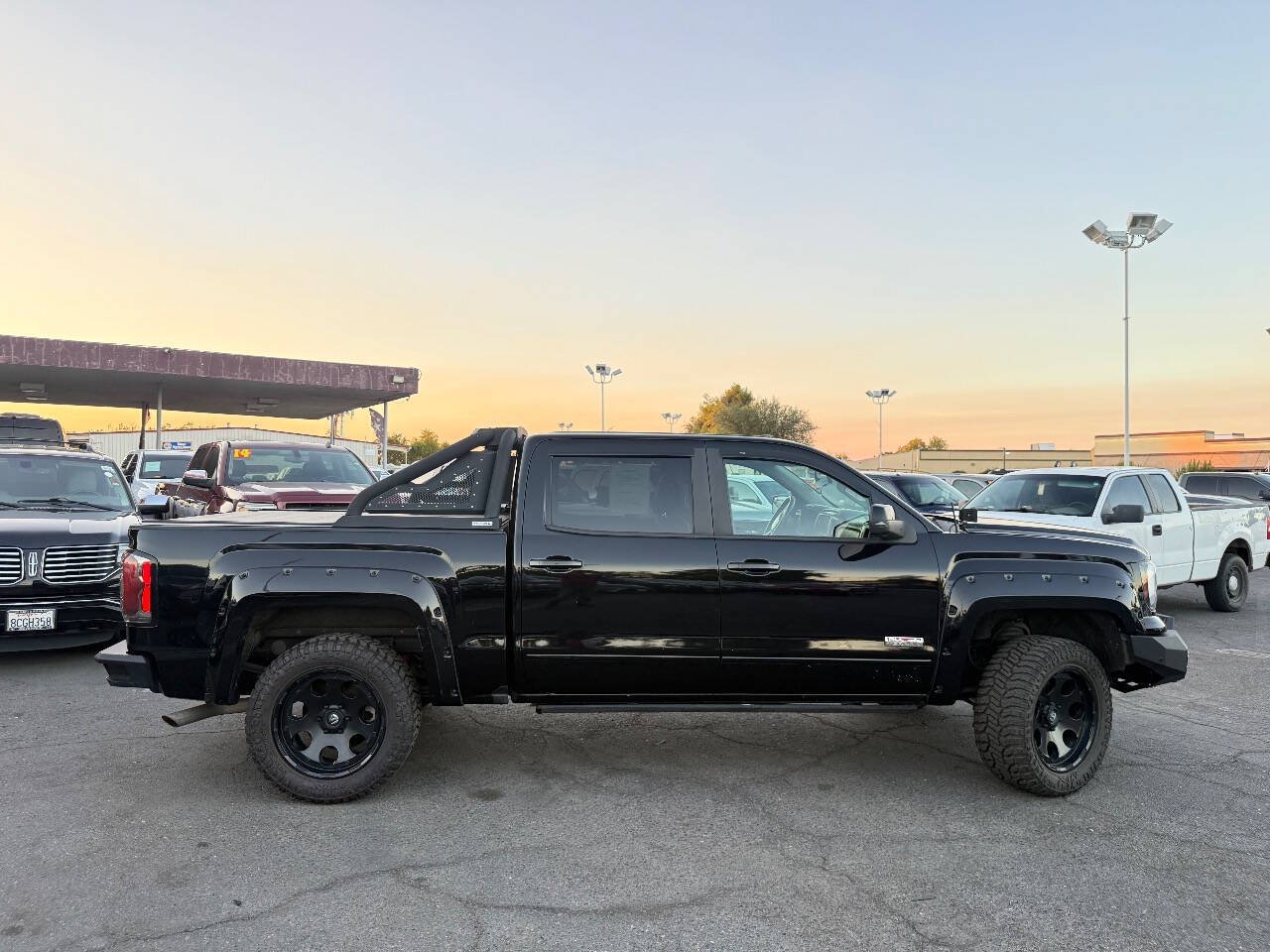 Used 2018 GMC Sierra 1500 SLT w/ All Terrain X Package AWD/4WD image 8