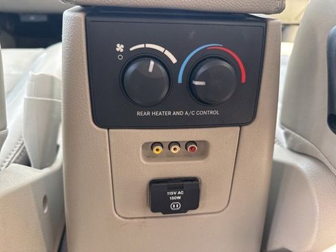 Used 2008 Chrysler Aspen Limited image 21