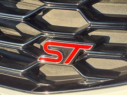 Used 2025 Ford Explorer ST image 32