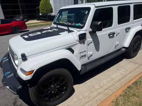 Used 2024 Jeep Wrangler Unlimited Sahara w/ Safety Group AWD/4WD image 5