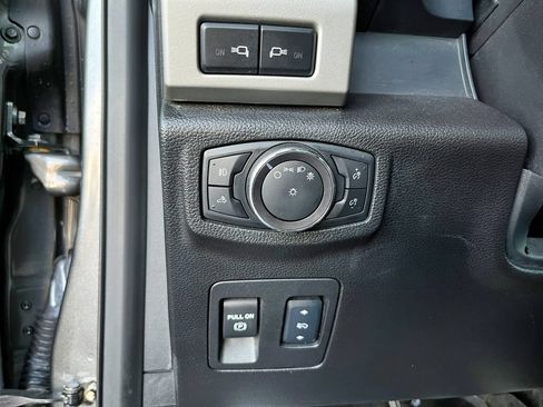 Used 2018 Ford F150 Lariat w/ Equipment Group 502A Luxury AWD/4WD image 39