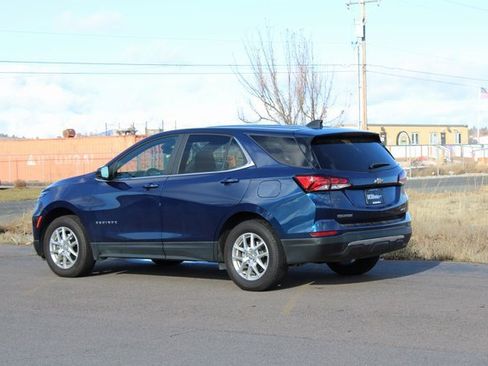 Used 2022 Chevrolet Equinox LT w/ Driver Convenience Package image 4