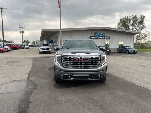 Used 2024 GMC Sierra 1500 Denali w/ Denali Reserve Package AWD/4WD image 3