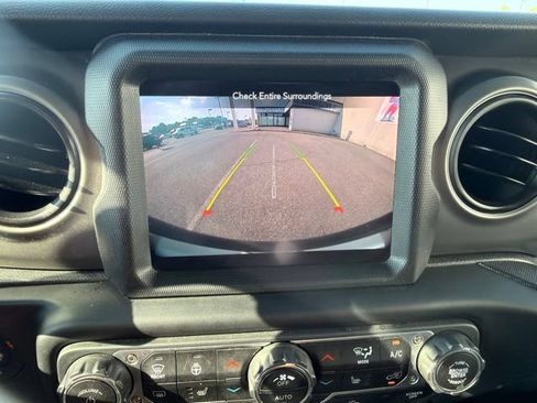 Used 2022 Jeep Wrangler Unlimited Sport AWD/4WD image 21