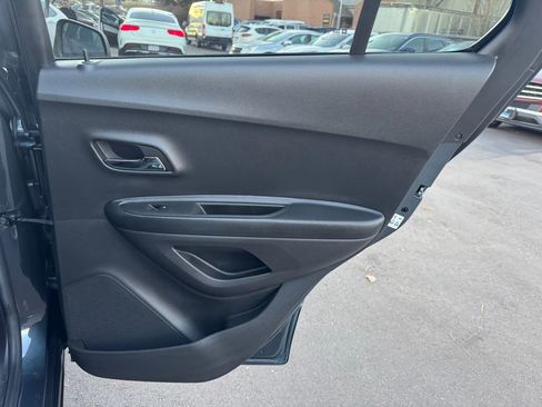 Used 2021 Chevrolet Trax LT image 20