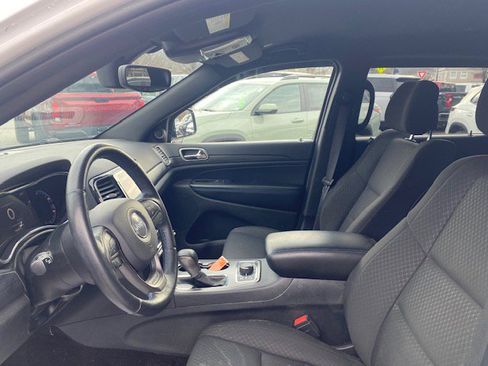 Used 2019 Jeep Grand Cherokee Laredo image 11
