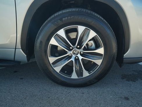 Used 2022 Toyota Highlander XLE image 44