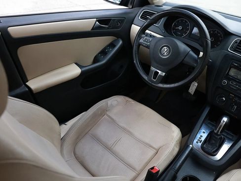 Used 2012 Volkswagen Jetta SE FWD image 11