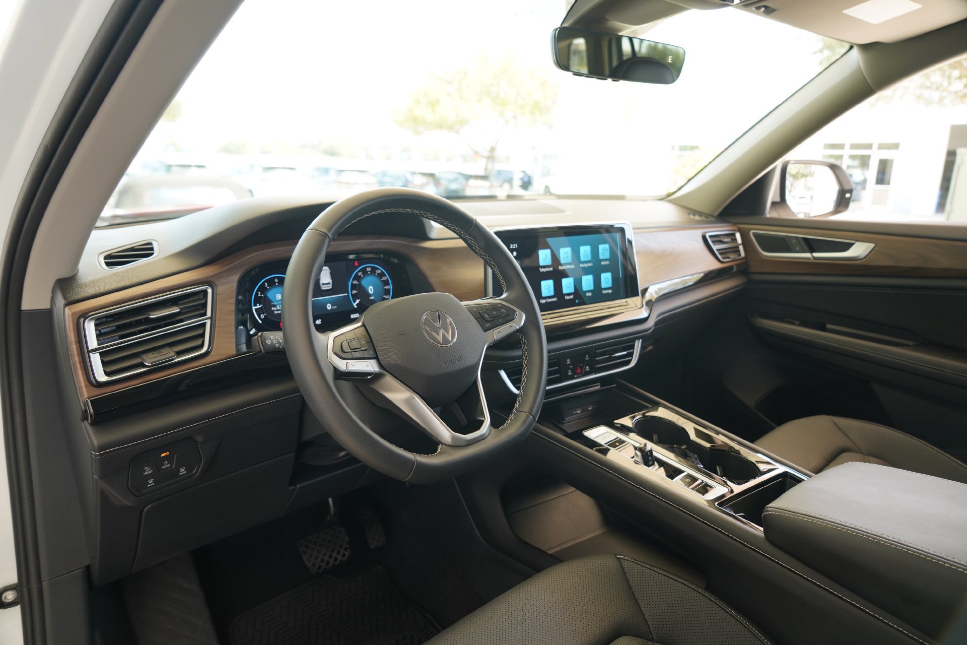 Certified 2026 Volkswagen Atlas SE FWD image 8
