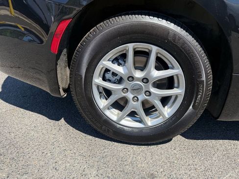 Used 2022 Chrysler Pacifica Touring-L FWD image 27