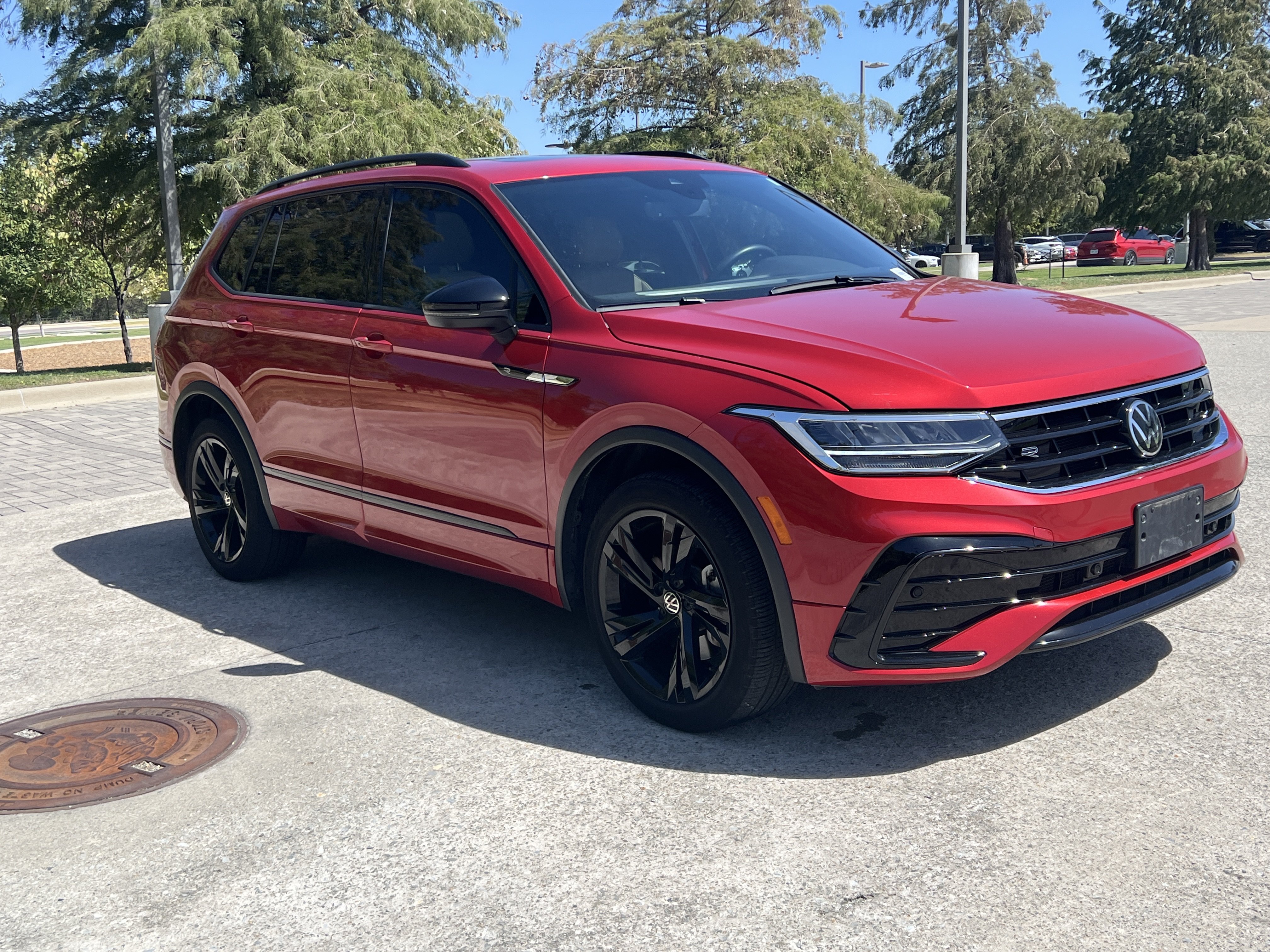Certified 2024 Volkswagen Tiguan SE R-Line FWD image 2