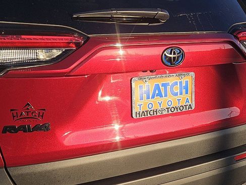 Used 2022 Toyota RAV4 XLE w/ Convenience Package image 7