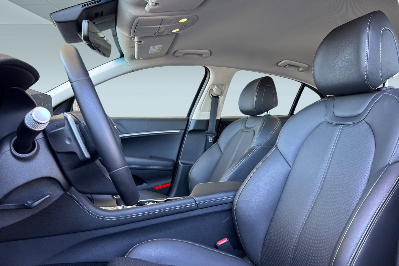 Used 2026 Genesis G70 2.5T RWD image 5