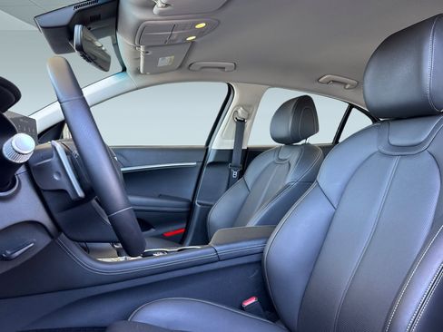 Used 2026 Genesis G70 2.5T RWD image 5
