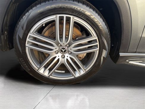 Certified 2023 Mercedes-Benz GLS 450 4MATIC image 9