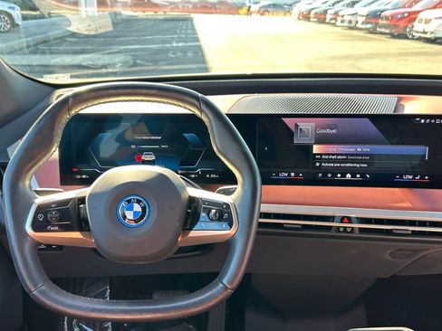 Used 2024 BMW iX xDrive50 w/ Premium Package AWD/4WD image 17