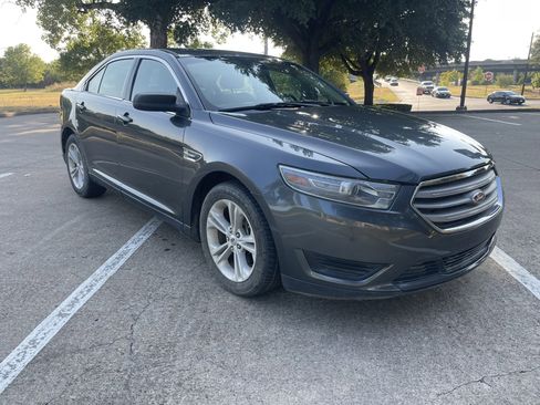 Used 2015 Ford Taurus SE image 3