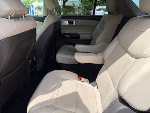 Used 2020 Ford Explorer Platinum w/ Premium Technology Package AWD/4WD image 12