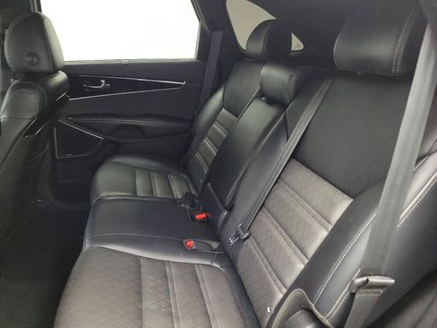 Used 2019 Kia Sorento SX image 18