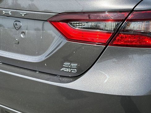 Used 2023 Toyota Camry SE image 5