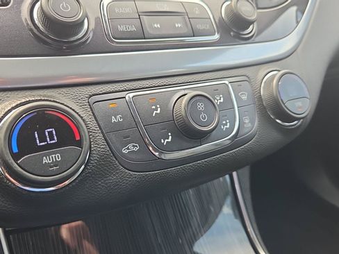 Used 2019 Chevrolet Impala LT FWD image 15