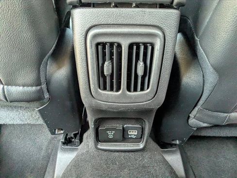 Used 2019 Jeep Compass Latitude FWD image 15