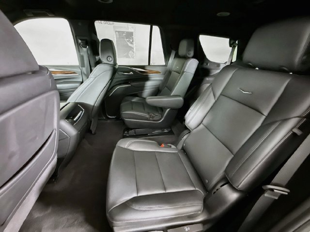Used 2024 Cadillac Escalade Luxury AWD/4WD image 25
