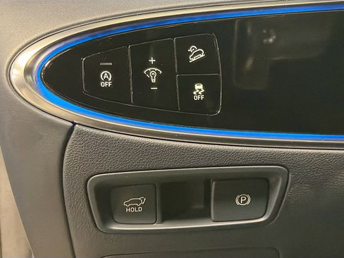 Used 2023 Genesis GV70 2.5T w/ Sport Prestige Package image 17