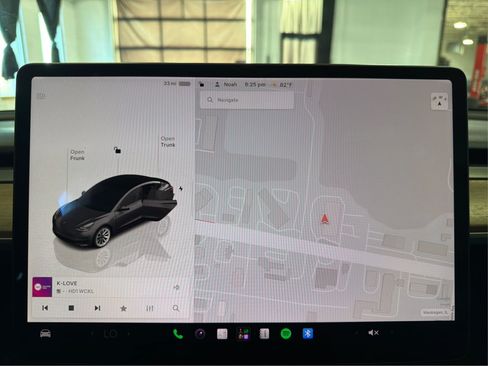 Used 2022 Tesla Model 3 Long Range AWD/4WD image 28
