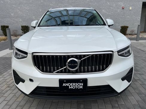 Used 2025 Volvo XC40 B5 Core image 4
