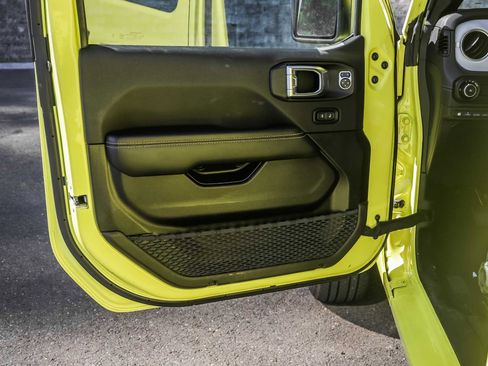 Used 2024 Jeep Wrangler Unlimited Sahara image 22