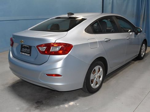 Used 2017 Chevrolet Cruze LS FWD image 28
