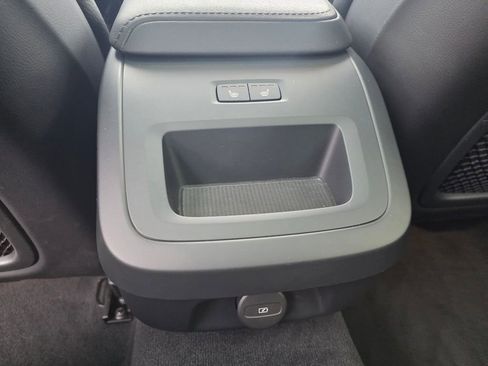 Used 2025 Volvo V60 B5 Cross Country Plus image 17