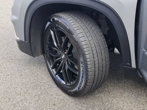 Used 2024 GMC Acadia Elevation w/ Luxury Package AWD/4WD image 33