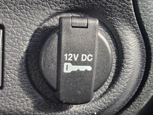 Used 2018 Jeep Wrangler Unlimited Rubicon w/ Connectivity Group image 25