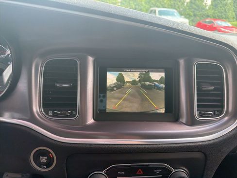 Used 2019 Dodge Charger SXT RWD image 16