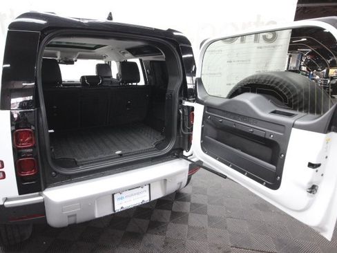 Used 2020 Land Rover Defender 110 SE image 6