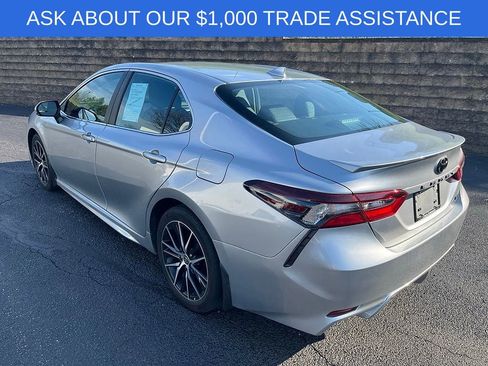 Used 2023 Toyota Camry SE w/ Cold Weather Package image 4