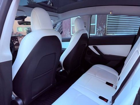 Used 2022 Tesla Model Y Performance image 22