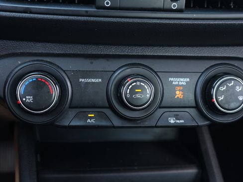 Used 2023 Kia Forte LXS w/ LXS Technology Package FWD image 8