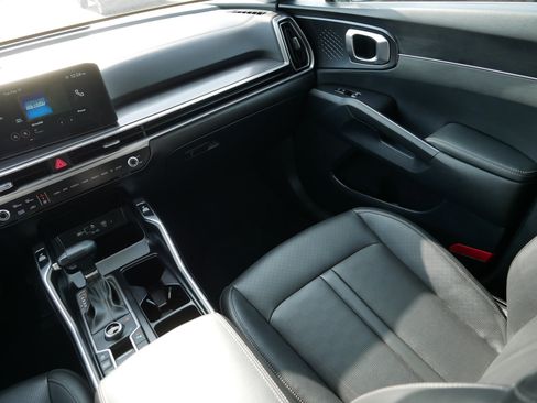 Certified 2025 Kia Sorento S w/ Panoramic Sunroof Package image 11