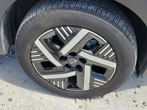 Used 2025 Nissan Kicks SV image 8