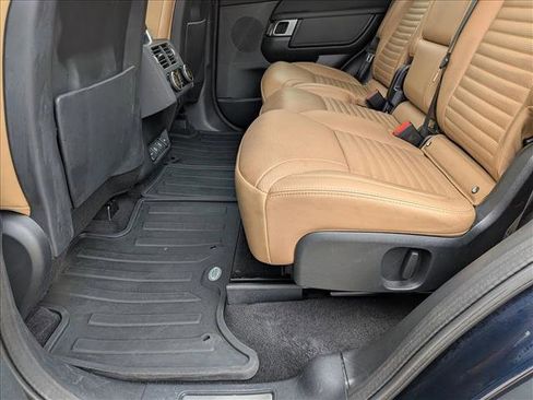 Used 2022 Land Rover Discovery S image 19